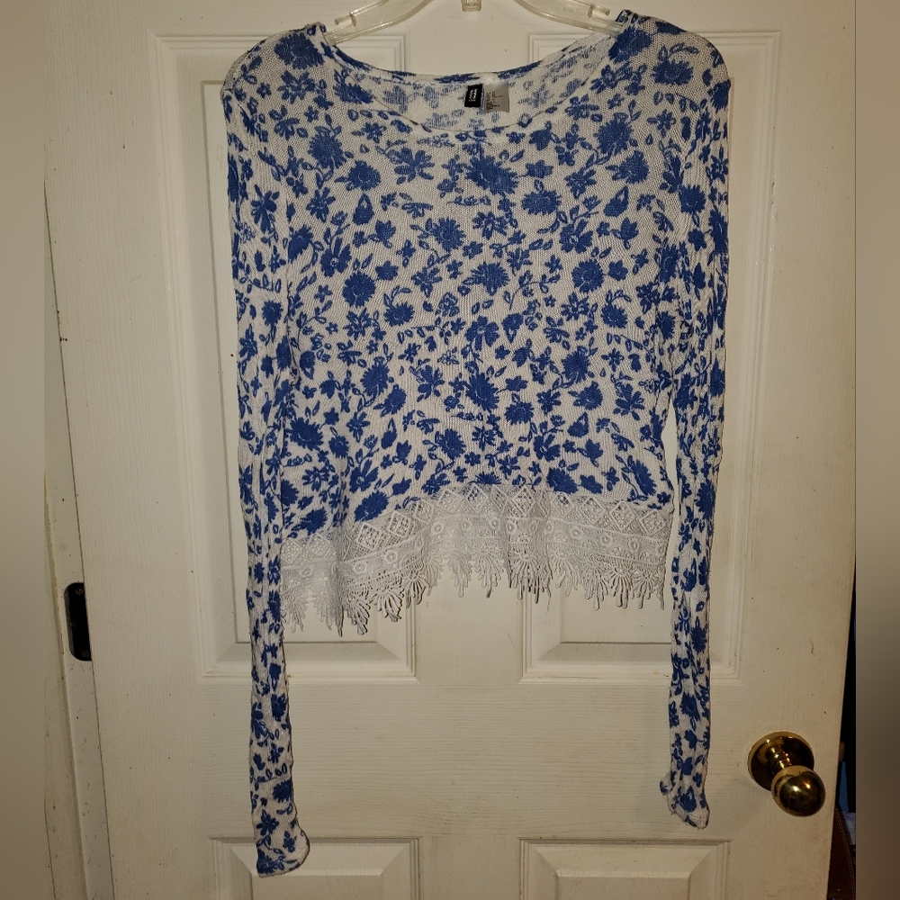 5 for $25 | Divided by H&M Floral Print Cropped Knit Lace Hem Long Sleeve Top